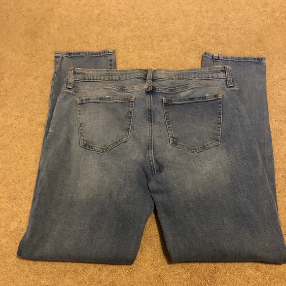 GAP real straight fit jeans! - Picture 4 of 4